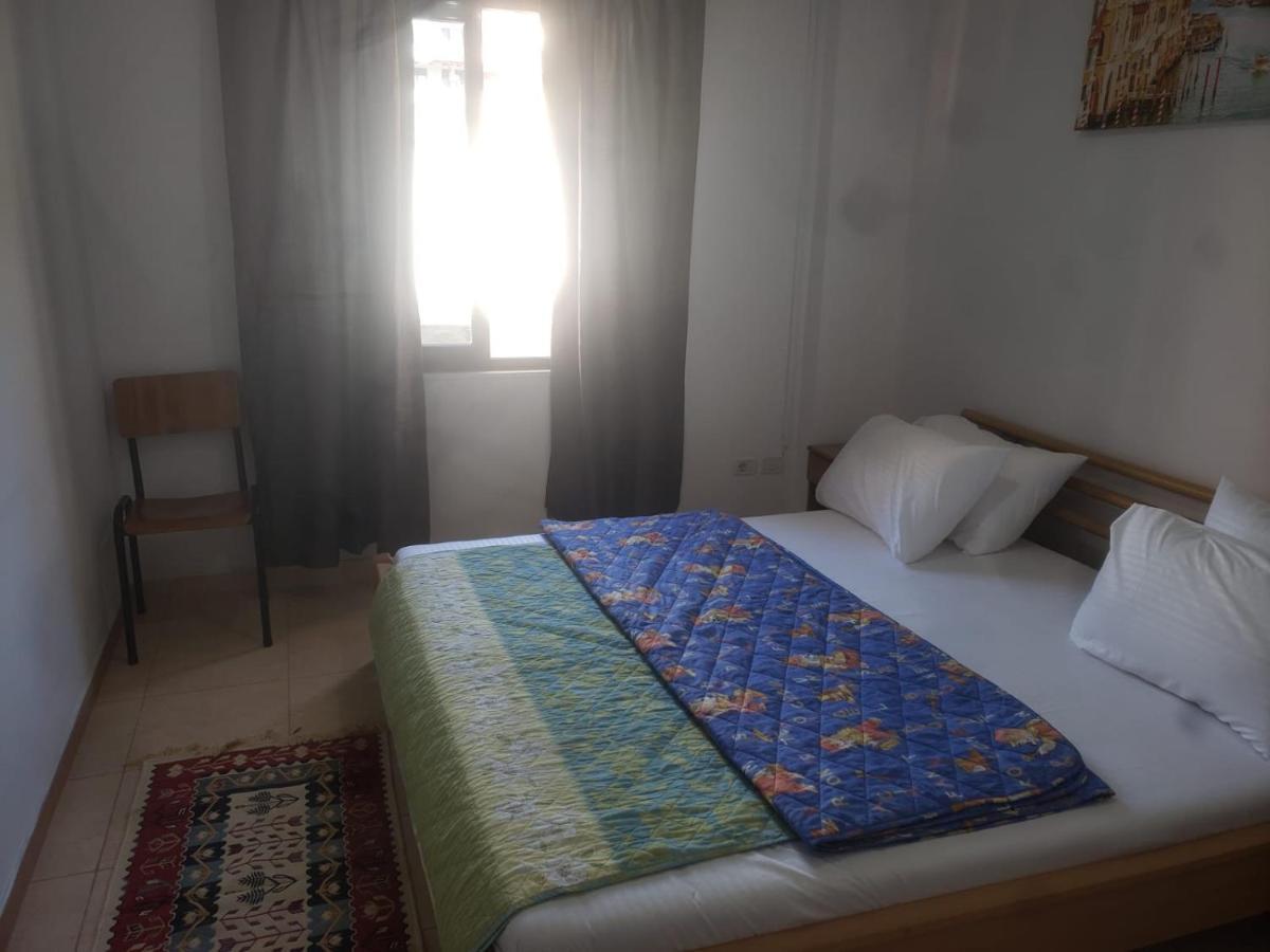 Hostel Split Rock Tirana Exterior foto